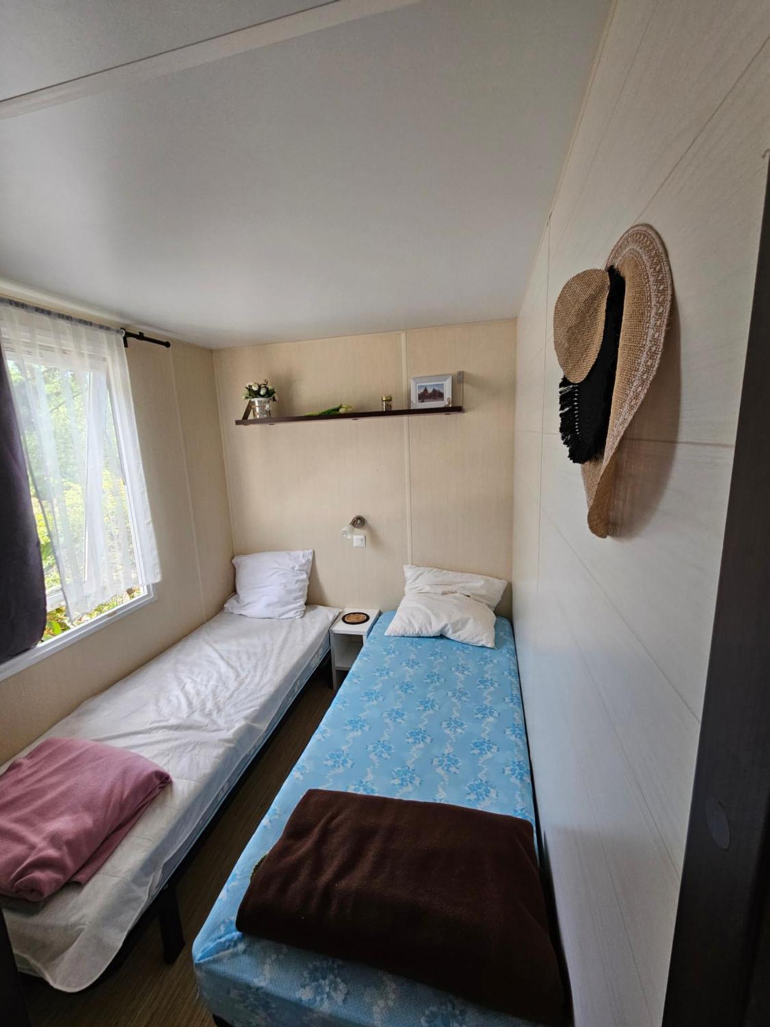 Mobile-Home Hyeres Var Climatise Dans Camping Avec Piscine Jusqu'A 6 Personnes エクステリア 写真